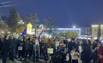 პროევროპული პროტესტის 124-ე დღეს, ზუგდიდში აქცია დამოუკიდებლობის აღდგენის რეფერენდუმს მიეძღვნა (ფოტო)