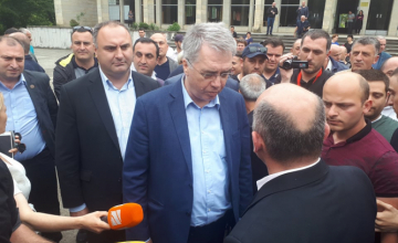 მერობის დამოუკიდებელი კანდიდატი სერგეენკოს: თქვენზე უკეთესი მინისტრები მინახავს (ვიდეო)