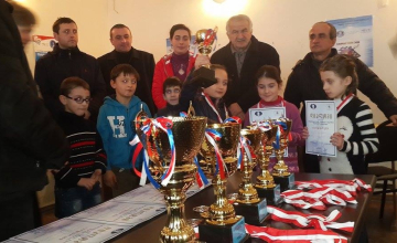 ზუგდიდის საჭადრაკო სკოლაში რეგიონალური ჩემპიონატი გაიმართა (ვიდეო) 