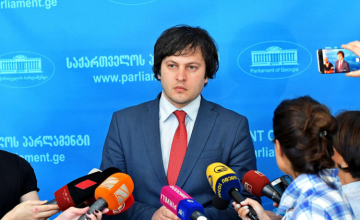 პარლამენტის თავმჯდომარე გადადგომას არ აპირებს
