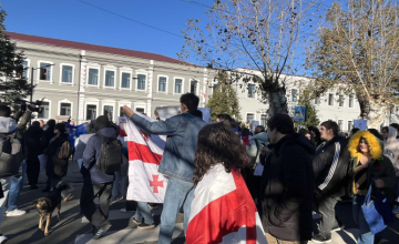 მშობლებს არ გავუზრდივართ რუსული მომავლისთვის - ზუგდიდის სკოლების მოსწავლეებმა საპროტესტო მსვლელობა მოაწყეს