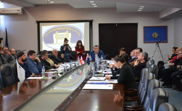 ზუგდიდში სამარშუტო ტაქსებზე მგზავრთა გადაყვანის ნებართვისთვის ტარიფები დაწესდება (ვიდეო)