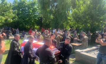 უკრაინაში დაღუპული აბაშელი მებრძოლი სამხედრო პატივით დაკრძალეს