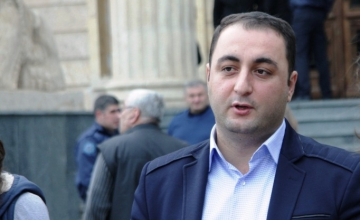 ადვოკატი: ქარდავას გენერალ დუმბაძის მკვლელობის შეკვეთის ბრალდება წაუყენეს