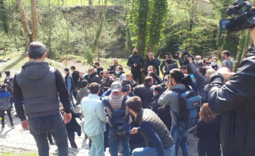სალხინოს ტაძართან სიტყვიერი და ფიზიკური დაპირისპირება მოხდა