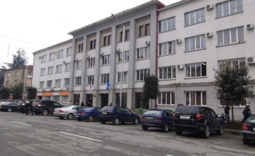 ზუგდიდის გამგეობაში შემცირებები იწყება