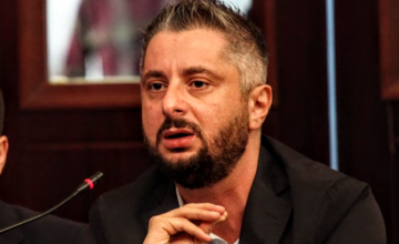 „რუსთავი 2“ - ის დირექტორს თავს დაესხნენ