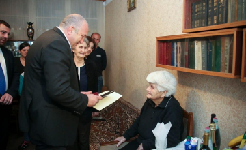 ზუგდიდში პრეზიდენტმა ომის ვეტერანი ღირსების ორდენით დააჯილდოვა