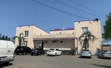 სენაკში პოლიციელზე თავდასხმისთვის რამდენიმე ადამიანი დააკავეს 