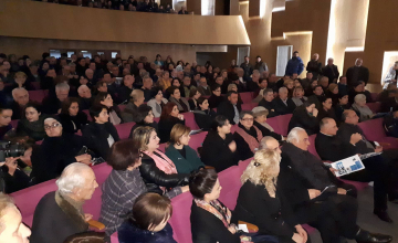 საჯარო მოხელეების განმარტებები მაჟორიტართან შეხვედრაზე დასწრების თაობაზე
