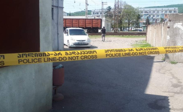 სენაკში პოლიციელზე თავდასხმის ბრალდებით დაკავებულ 2 პირს ბრალი წარედგინა
