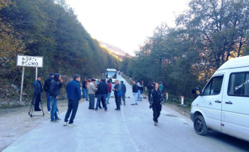 ბეჩოში გზის რეაბილიტაციის მოთხოვნით ზუგდიდი-მესტიის გზა გადაკეტილია