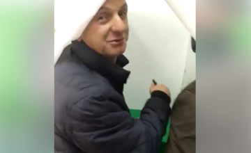 შსს: დეპუტატს, რომელიც ამომრჩეველს კაბინაში შეჰყვა, კანონი არ დაურღვევია