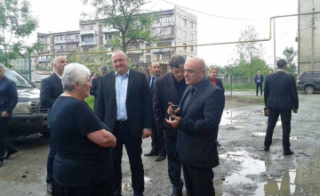 პრეზიდენტი ფაიფურის დასახლებაში ადგილობრივებს გაესაუბრა