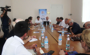 ზუგდიდში პოლიციელების მიერ უფლებამოსილების გადამეტებაზე იმსჯელეს(ვიდეო)