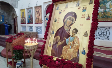 საქველმოქმედო კამპანიის ფარგლებში შესყიდული ვარდები ზუგდიდის მიტროპოლიტს აჩუქეს