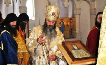 მეუფე ილარიონი მისთვის გამოყოფილ საწვავზე: ავტომობილიც გამგეობამ მათხოვა 