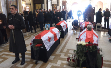სამების ტაძარში აფხაზეთის ომის დროს უგზო-უკვლოდ დაკარგული 6 პირის სამოქალაქო პანაშვიდი მიმდინარეობს