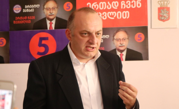 ენმ ზუგდიდში საოლქო კომისიის თავმჯდომარის გადადგომას ითხოვს (ვიდეო)