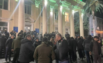 გაგრაში ე.წ. ადმინისტრაციის ხელმძღვანელის გადადგომა მოითხოვეს „ოპოზიციის“ აგიტატორზე თავდასხმის გამო, - მედია