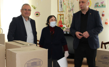 ზუგდიდის მუნიციპალიტეტის მერიამ 500 ოჯახს სააღდგომო პროდუქტები გადასცა