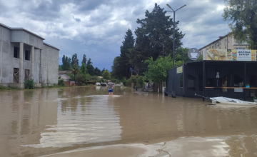 ძლიერმა წვიმის გამო სოხუმის რამდენიმე რაიონი დაიტბორა