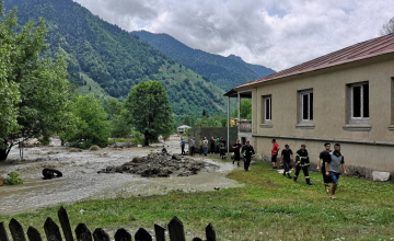 მაშველებმა ლეკულმახეში მცხოვრები ოჯახი საფრთხის ზონიდან გაიყვანეს