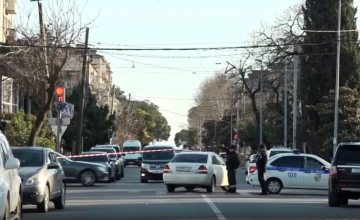 სოხუმში მკვლელობაში ეჭვმიტანილი „დეპუტატის“ ადგურ ხარაზიას სახლს ესროლეს