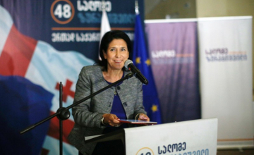 ფოთის მერმა და მაჟორიტარმა სალომე ზურაბიშვილს 100 000 ლარი შესწირეს