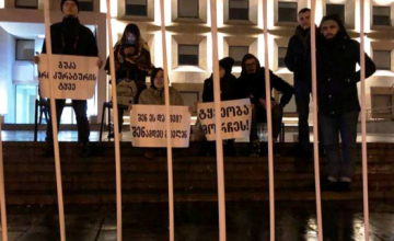 გუკა ბაძაღუას მხარდამჭერებმა ღამე კანცელარიასთან საკანში გაათენეს