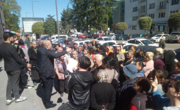 ზუგდიდის მერიასთან ამჯერად გარემოვაჭრეები მართავენ აქციას
