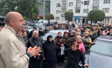 ბაზრის მოვაჭრეებმა აქციით მერიასთან გადაინაცვლეს