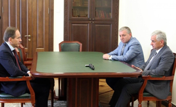 სოხუმში ჩრდილოეთ კავკასიის საკითხებში რუსეთის მინისტრი ჩავიდა 